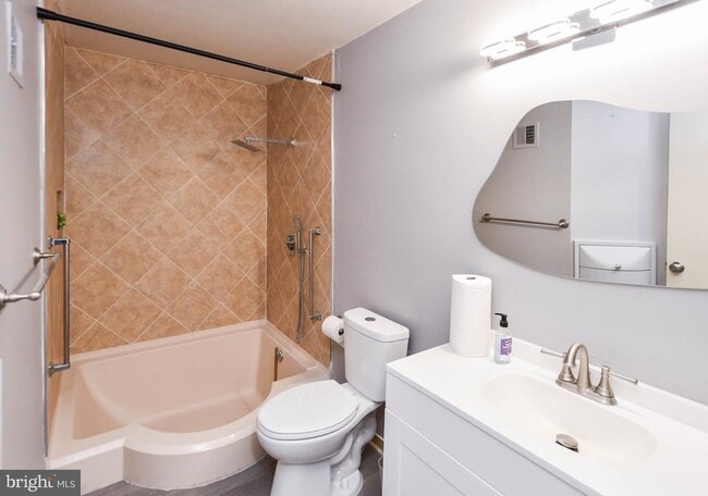 Building Photo - 3319 Huntley Sq Dr