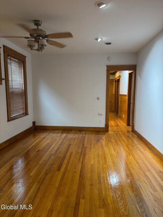 Foto del edificio - 147 Homestead Ave