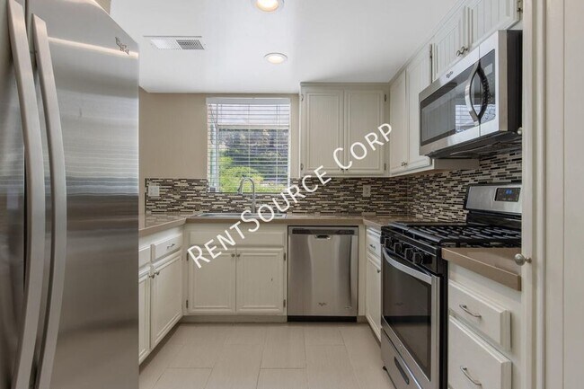 Foto del edificio - 3 Bedroom Condo for Lease off of Rainbow Glen