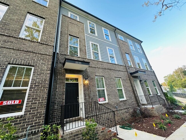 Building Photo - 2233 Noble Townes Wy