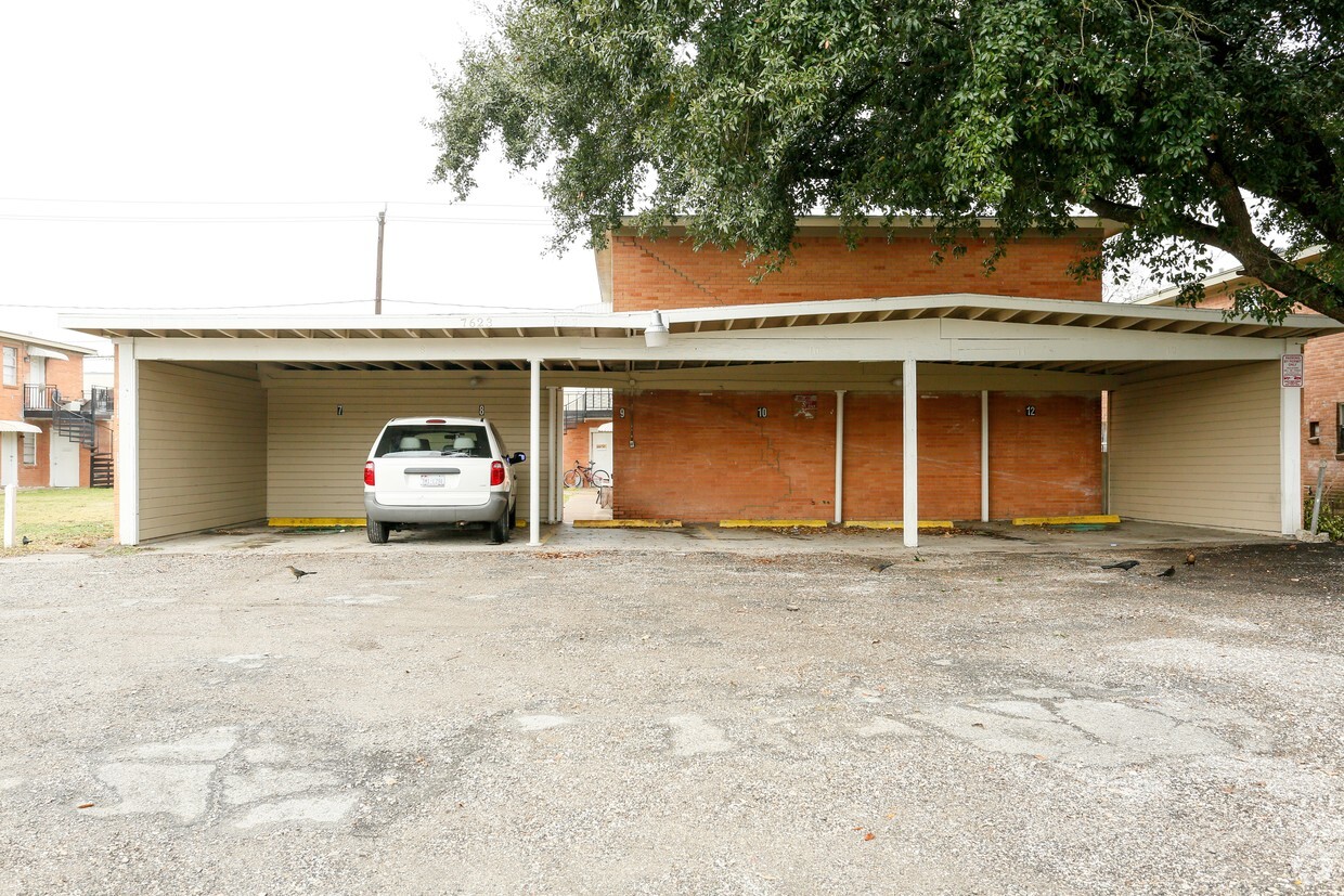 Building - Pecan Villa Apartments