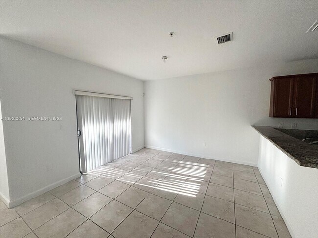 Foto del edificio - 10620 NW 88th St