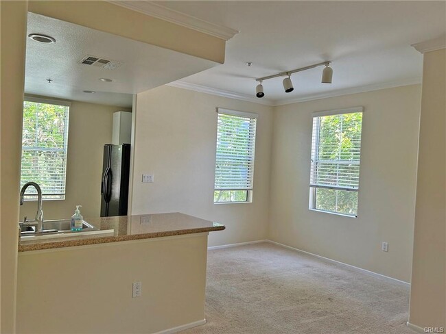 Building Photo - 2208 Watermarke Pl