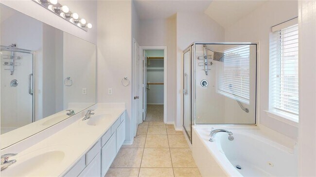 Building Photo - 21723 Chanas Ct