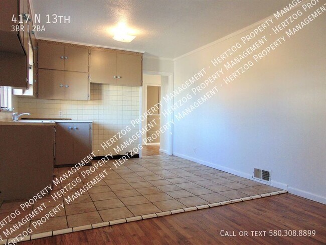 Building Photo - Newly Remodeled 3 Bed, 1.5 Bath Home in Qu...