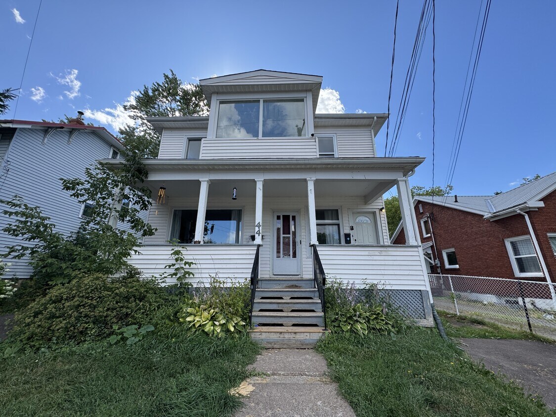 Primary Photo - 44 Henry St