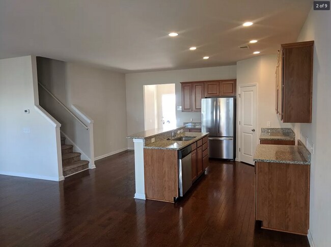 Foto del edificio - 332 Fox Ridge Ln