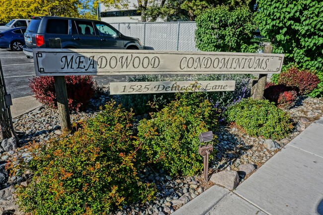 Building Photo - Convenient & Cozy Ground Level Condo Near ...