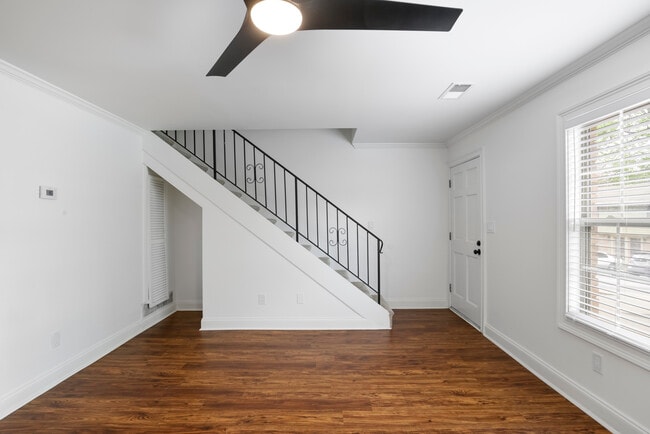 Building Photo - 11 Villa Ct SE