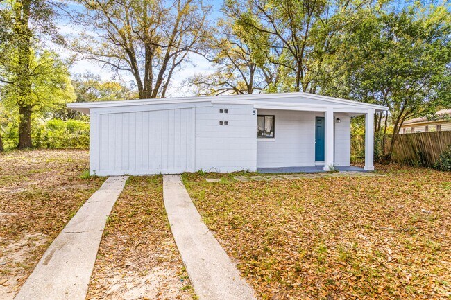 Building Photo - 5 New Mexico Dr Pensacola, FL 32505 Ask us...