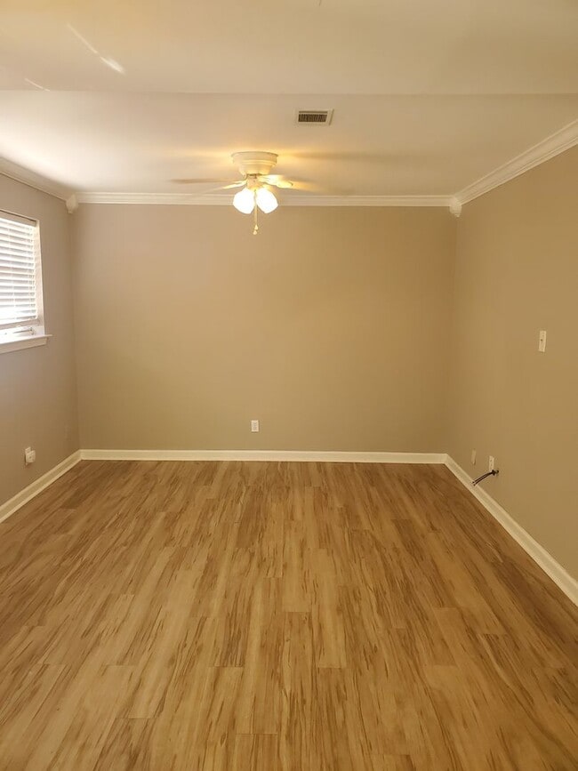 Foto del edificio - **Available Now** Updated 3 Bedroom Home i...