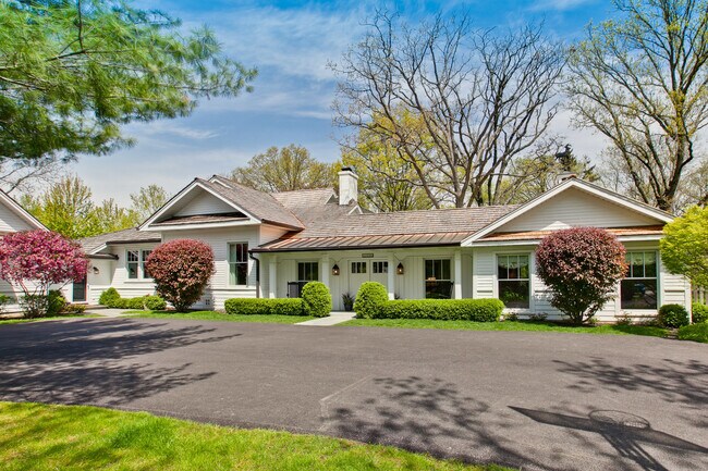 Foto del edificio - 1550 W Everett Rd