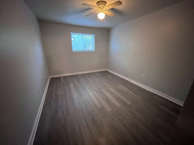 Foto del edificio - 2408 Williams Creek Rd