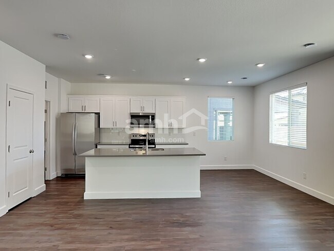 Foto del edificio - 8949 Carmine Cob Ave