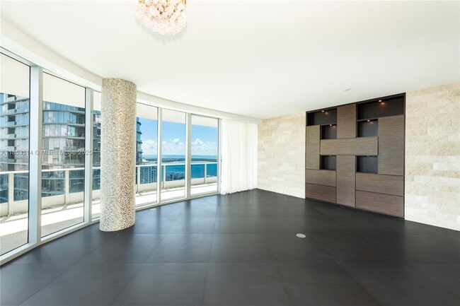 Foto del edificio - 200 Biscayne Blvd