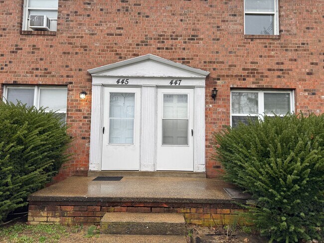 Building Photo - S Main