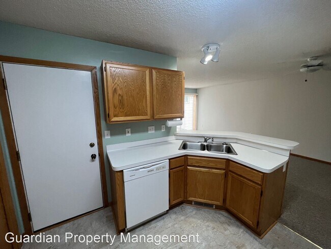 Building Photo - 2 br, 1 bath House - 772 County Rd F West ...