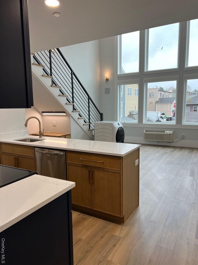 Foto del edificio - 42 N Main St