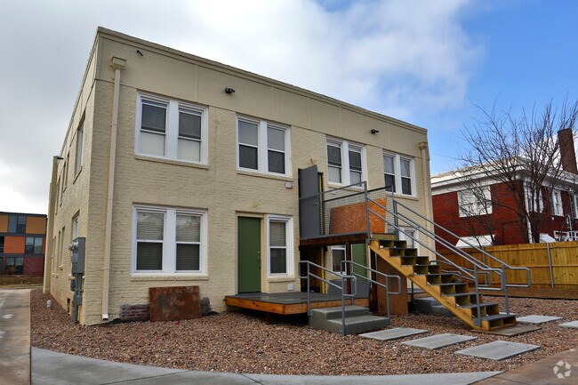 Foto del edificio - 1219-1221 NW 18th