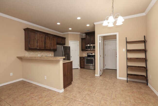Foto del edificio - 3110 Claremont Dr