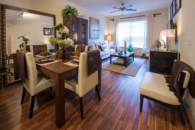 Foto del edificio - 3333 Weslayan St