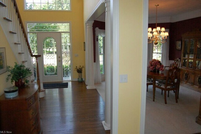 Building Photo - 1756 Forest Oaks Dr