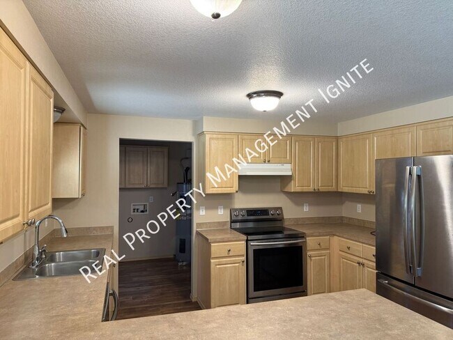Building Photo - 53377 Eagle Ln
