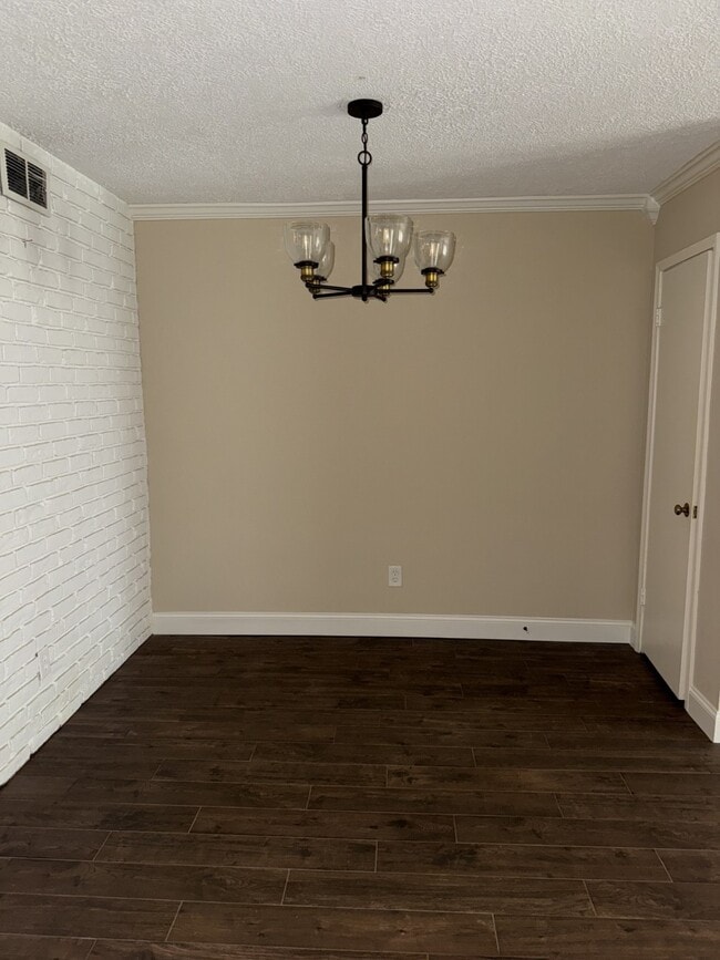 Building Photo - 425 N Post Oak Ln