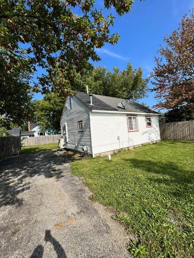 Building Photo - 2221 Salt St