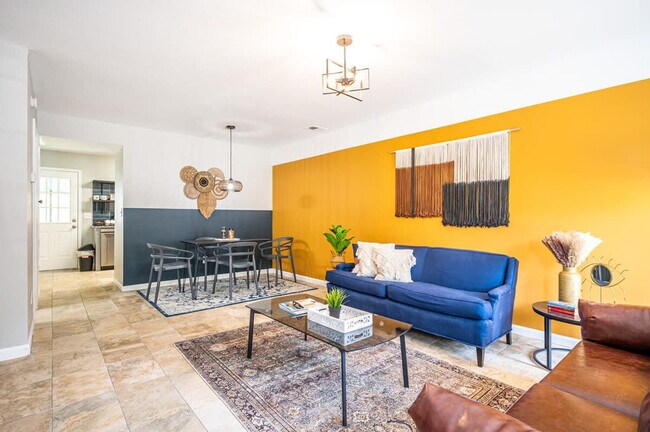 Foto del edificio - 1283 Sweet Pine Dr