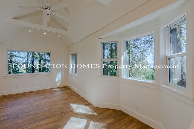 Building Photo - 2 br, 1.5 bath House - 20 Hamilton Ln.
