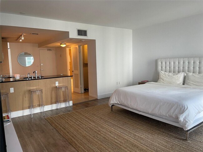 Foto del edificio - 10275 Collins Ave