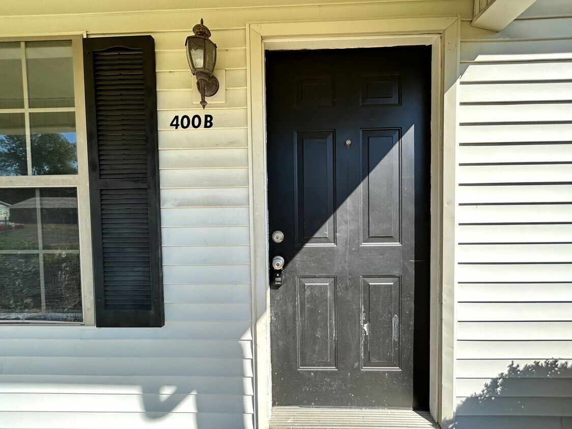 Primary Photo - 400 Northwood Dr