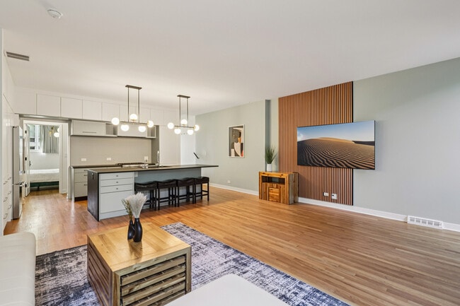 Building Photo - 1319 N Sandburg Terrace