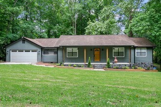 Building Photo - 209 Pinewood Ln