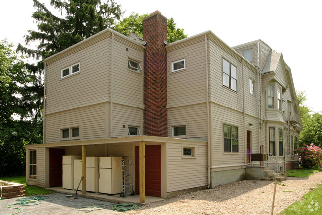 Building Photo - 30 E Main St