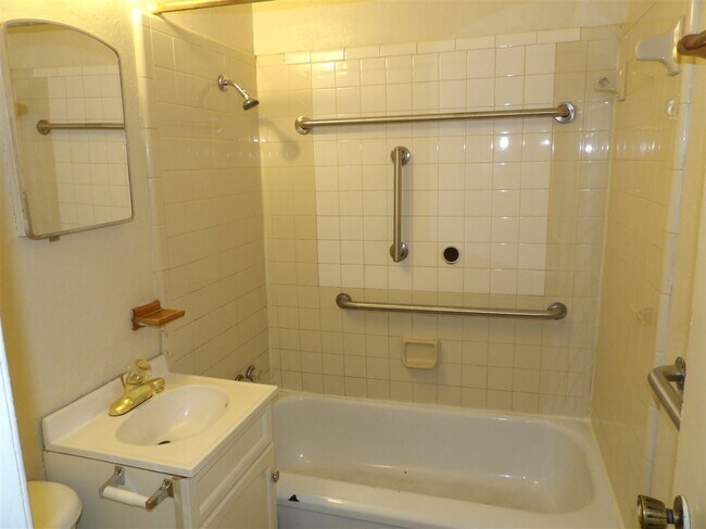 Building Photo - 1308 SW 26th St