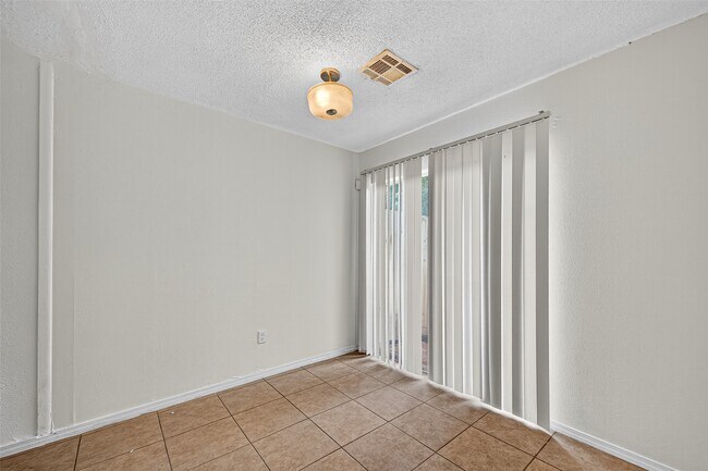 Foto del edificio - 7839 Cook Rd