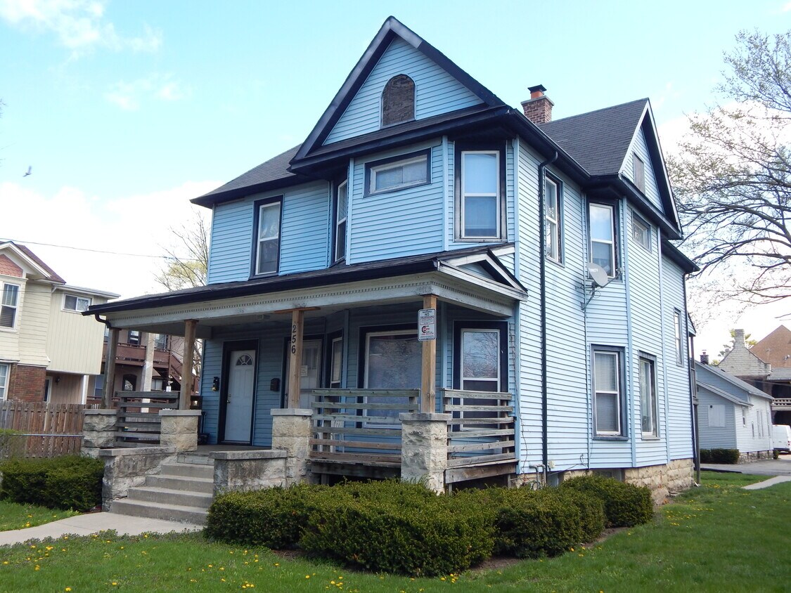 Primary Photo - 256 N Center St