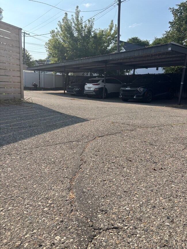 Foto del edificio - 1493 E 14 Mile Rd