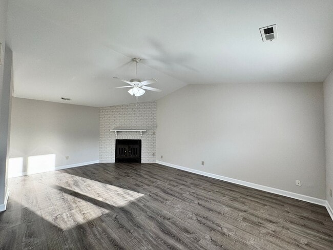 Building Photo - Updated & Ready 02-02-26! Adorable 3-Bedroom Ranch 4 Miles to Dam Neck Base & Oceana - HUGE Fence...