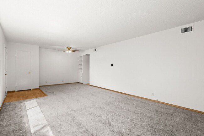 Foto del edificio - CHARMING HAYHURST 3 BEDROOMS, 2 BATH HOME