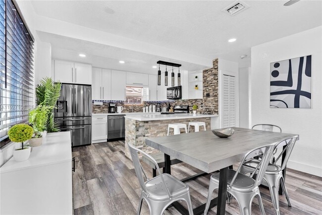 Foto del edificio - 7831 Hope St