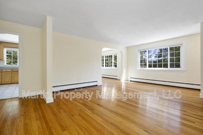 Building Photo - 27 Hermon St
