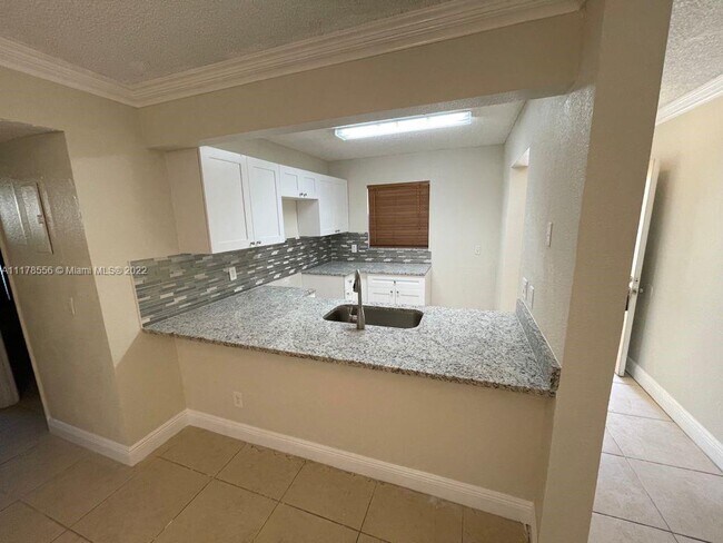 Building Photo - 1465 Lake Crystal Dr