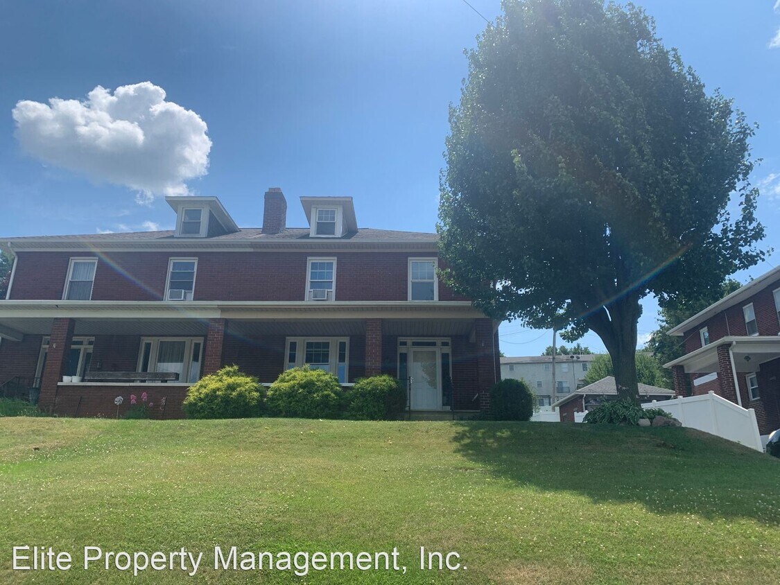 4 br, 2 bath House 2926 W. Market Street House for Rent in York, PA