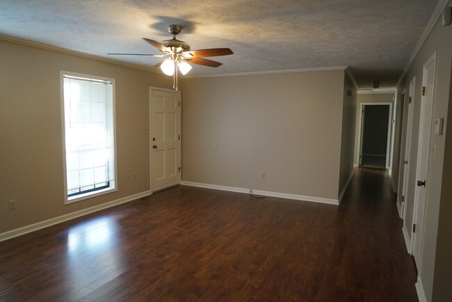 Building Photo - 16 Warfield Cv