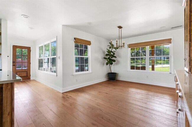 Building Photo - 8904 Butler Cir