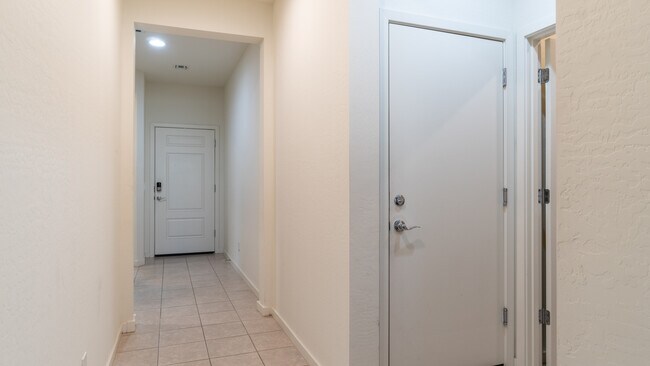 Building Photo - 514 W Cholena Trl