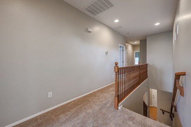 Foto del edificio - 4 bed, 3.5 bath house in Stetson Valley, Phoenix